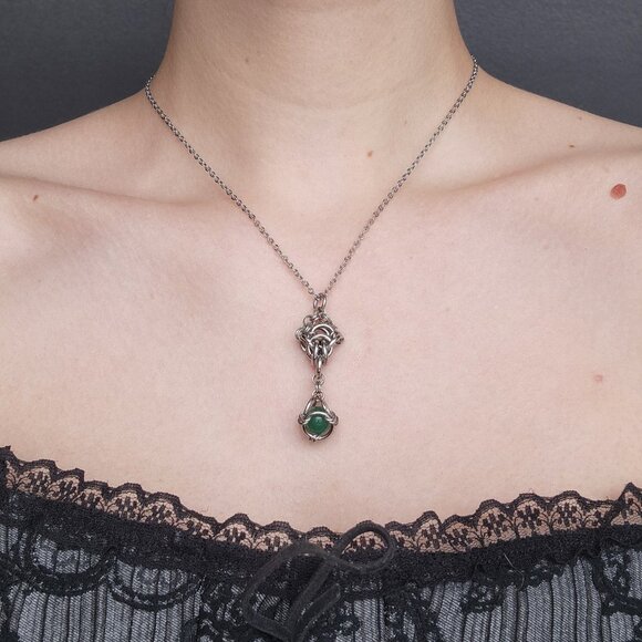 Classic & elegant green aventurine pearl and silver chainmaille necklace - Picture 7 of 8